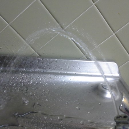 Water fountain with two competing streams of water