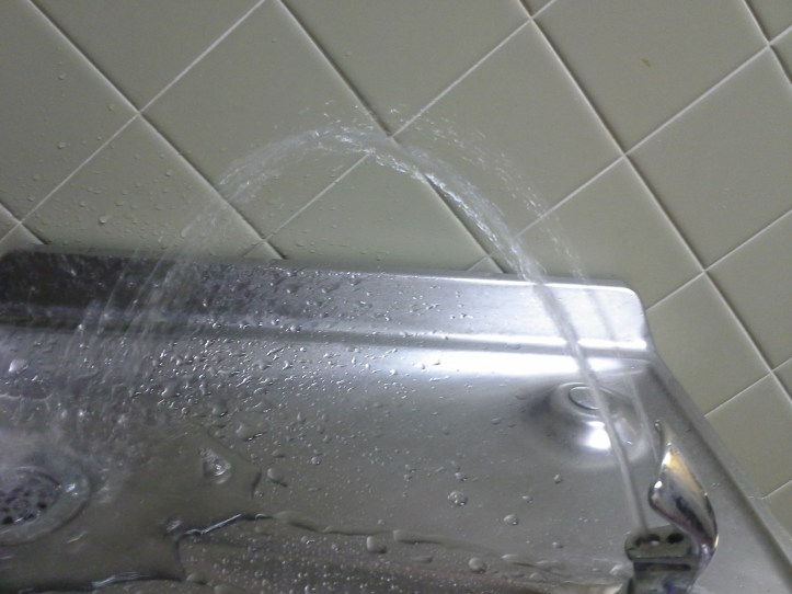 Water fountain with two competing streams of water